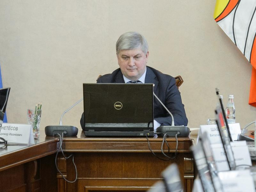 Губернатор Гусев урезал прожиточный минимум в Воронежской области