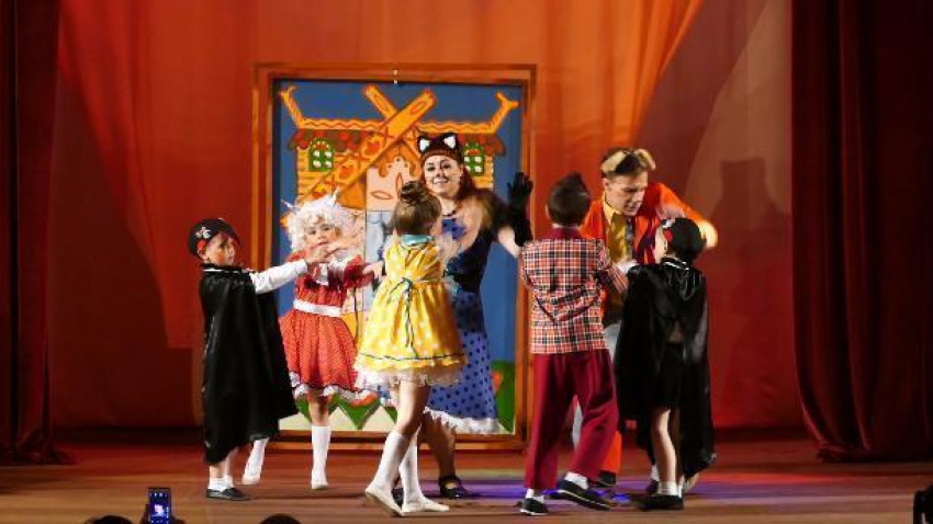 Дети – в помощь детям: в драмтеатре Борисоглебска  состоялся благотворительный показ необычного спектакля