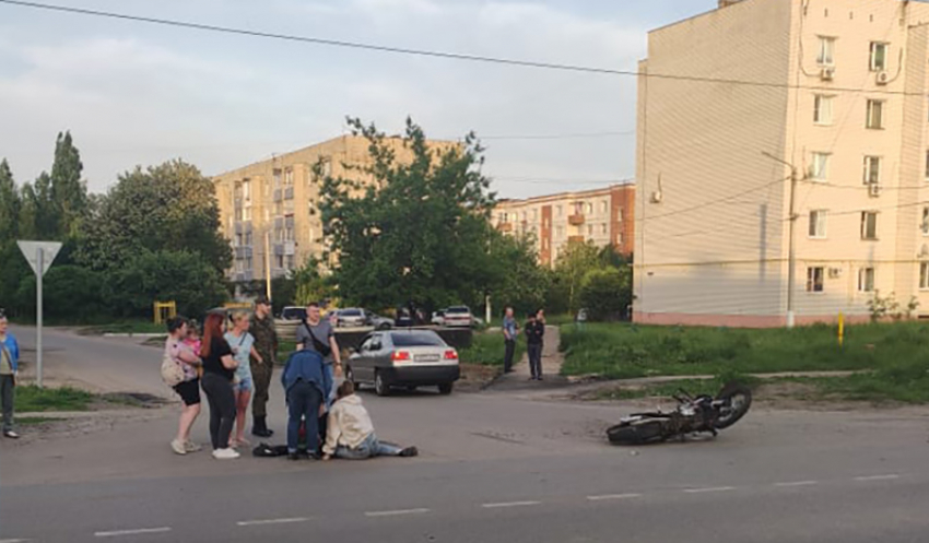  В Борисоглебске мотоциклист с девушкой врезался в «китайца»