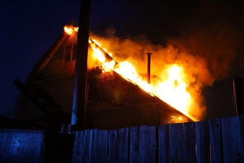 В Борисоглебске в ночном пожаре пострадал человек