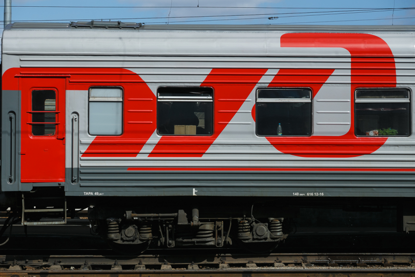 В Воронежской области мужчину оштрафовали за насилие над девушкой в поезде 