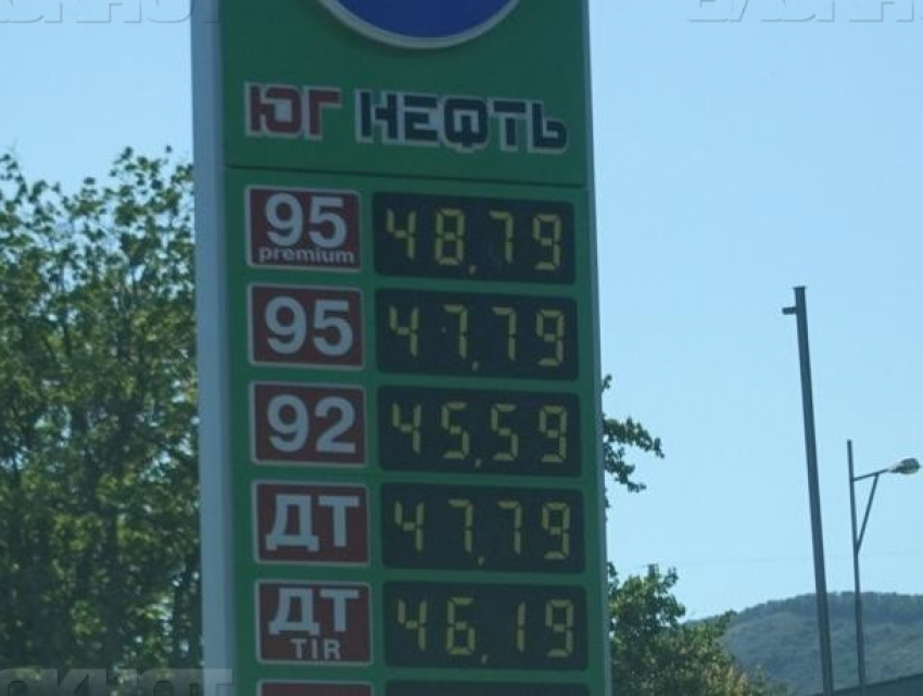 Собирающихся на юг воронежцев предупредили о неадекватных ценах на бензин