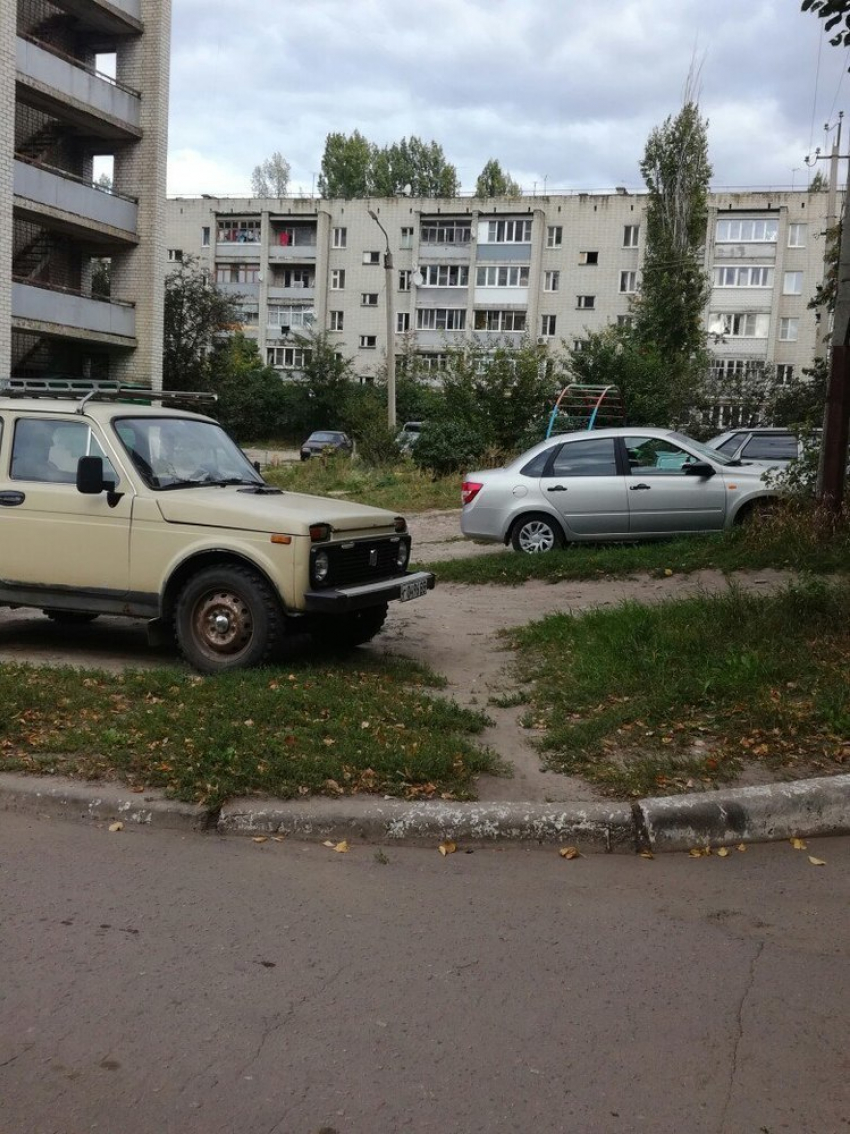 Борисоглебск догоняет мегаполисы по проблеме автопарковки