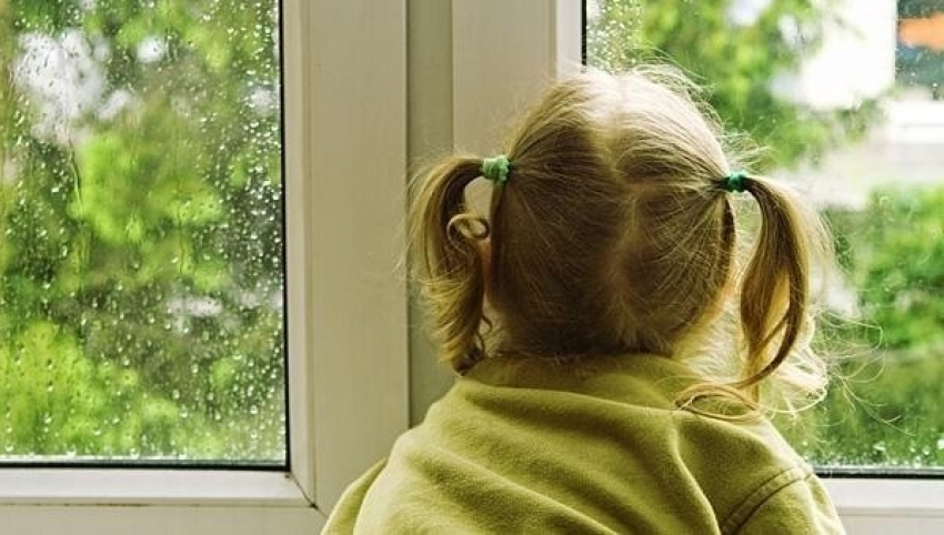 Опасные окна: жителей Борисоглебска предупреждают об участившихся случаях падения из окон маленьких детей