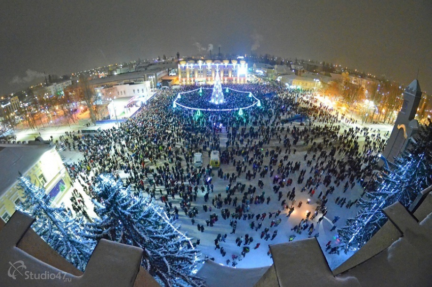 Во время празднования Нового года на главной площади Борисоглебска собрались несколько тысяч горожан