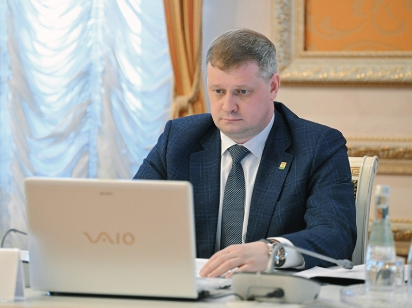 О профилактике правонарушений среди несовершеннолетних рассказал губернатору глава Эртильского района