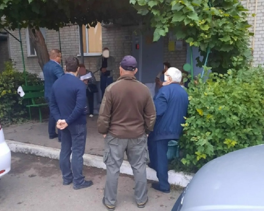 Жители многоквартирного дома рассказали о проблемах на встрече с Константином Недорезовым