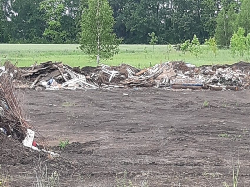 МУП «Коммунальщик» организовало новую несанкционированную свалку на территории пгт Грибановский