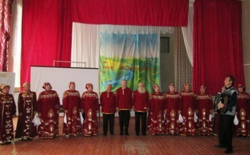 Борисоглебский хор ветеранов выступил перед студентами
