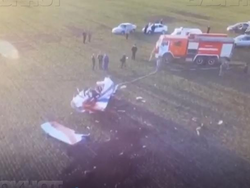 Появилось видео с места крушения самолета на границе с Воронежской областью