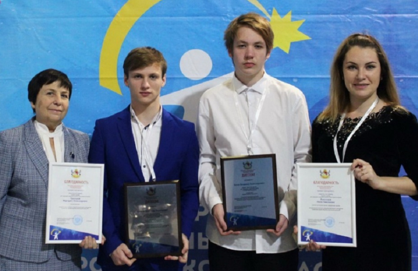 Терновские школьники получили областные премии