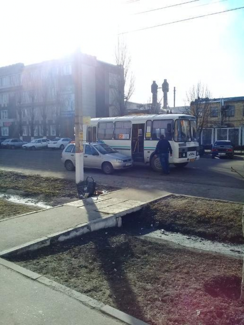 В Сеть выложили фото «офигевшего таксиста» в Борисоглебске