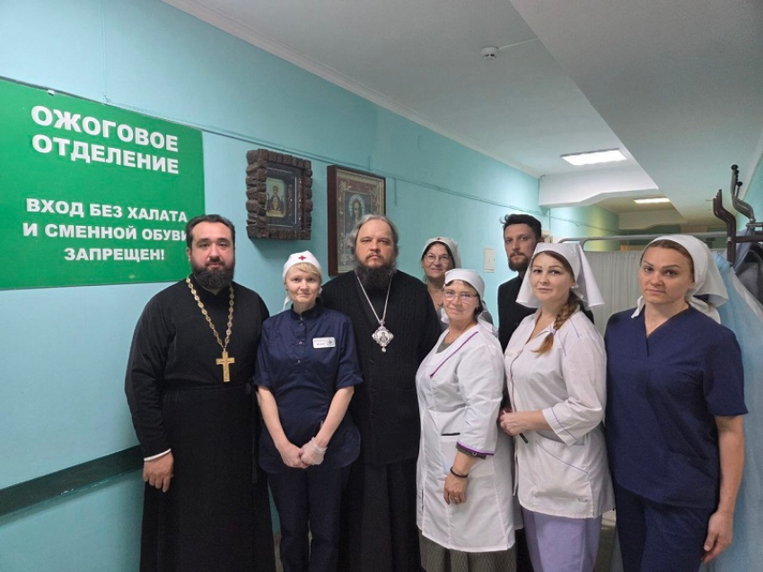 Владыка Сергий с представителями Борисоглебской епархии посетили госпитали Донецка