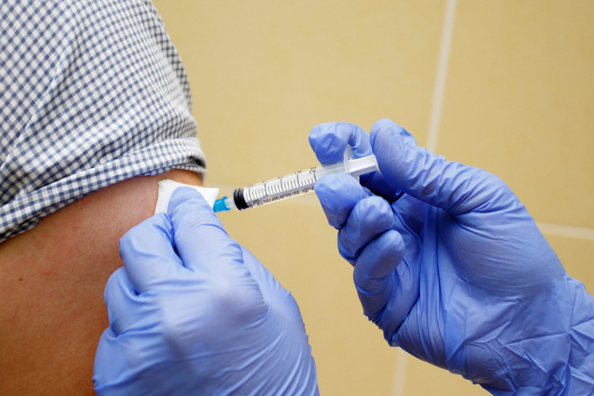 Привить от гриппа 75% сотрудников  рекомендовал губернатор Гусев 