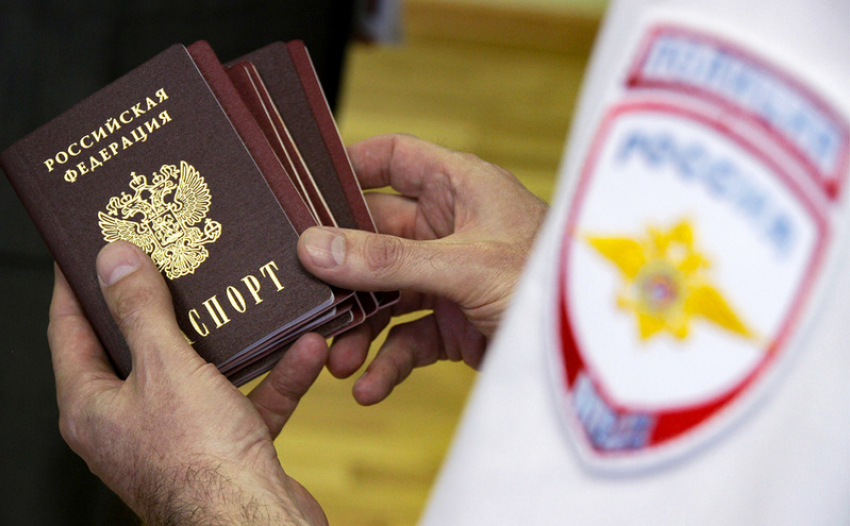 Сотрудник УМВД России в Воронеже незаконно выдавал украинцам российское гражданство