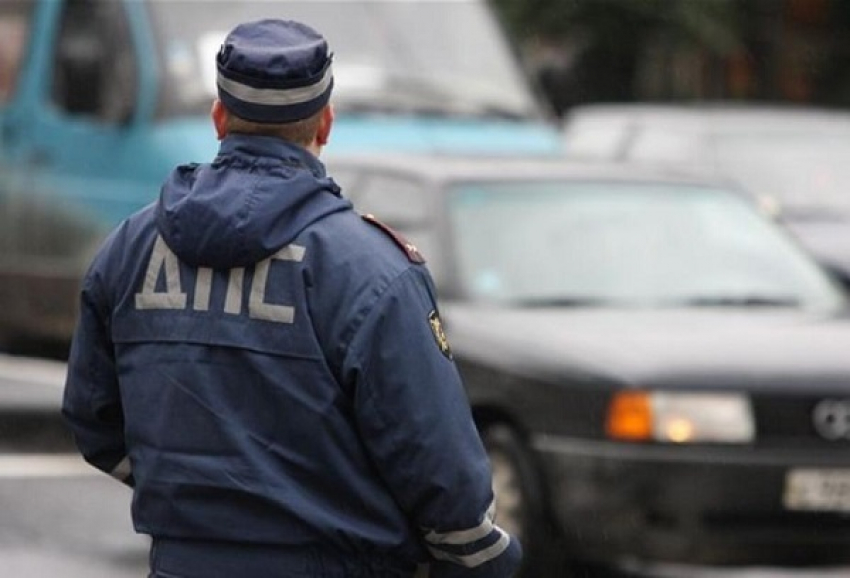 В поселке Новохоперский родители пьяного водителя избили инспекторов ДПС
