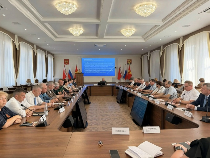 Антинародная партия: кто НЕ поддержал повышение зарплат педагогов и воспитателей в Борисоглебске
