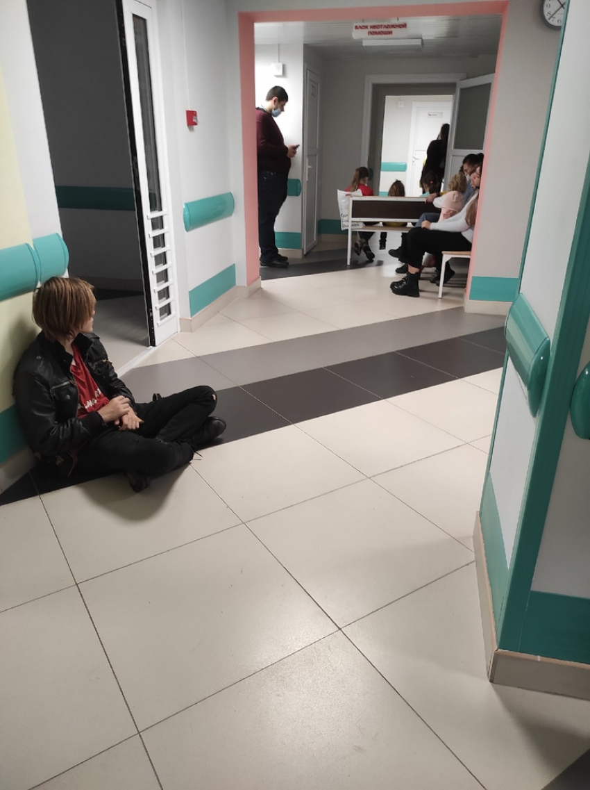 «Просим понять»: в облздраве прокомментировали огромные очереди в поликлиниках 