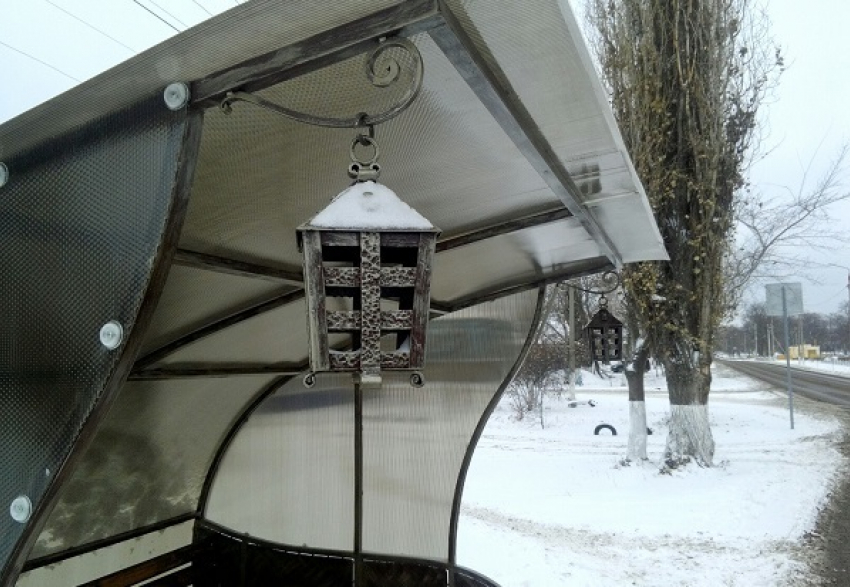 В Борисоглебске установили второй остановочный павильон, стилизованный под фаэтон