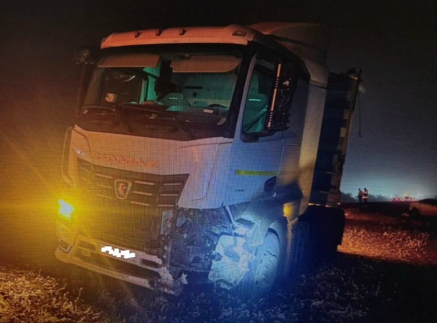 В результате столкновения КамАЗа с двумя легковушками погиб мужчина на трассе под Борисоглебском