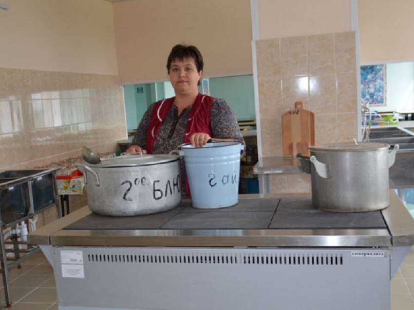 В Поворинском районе впервые за 45 лет в школе отремонтировали пищеблок