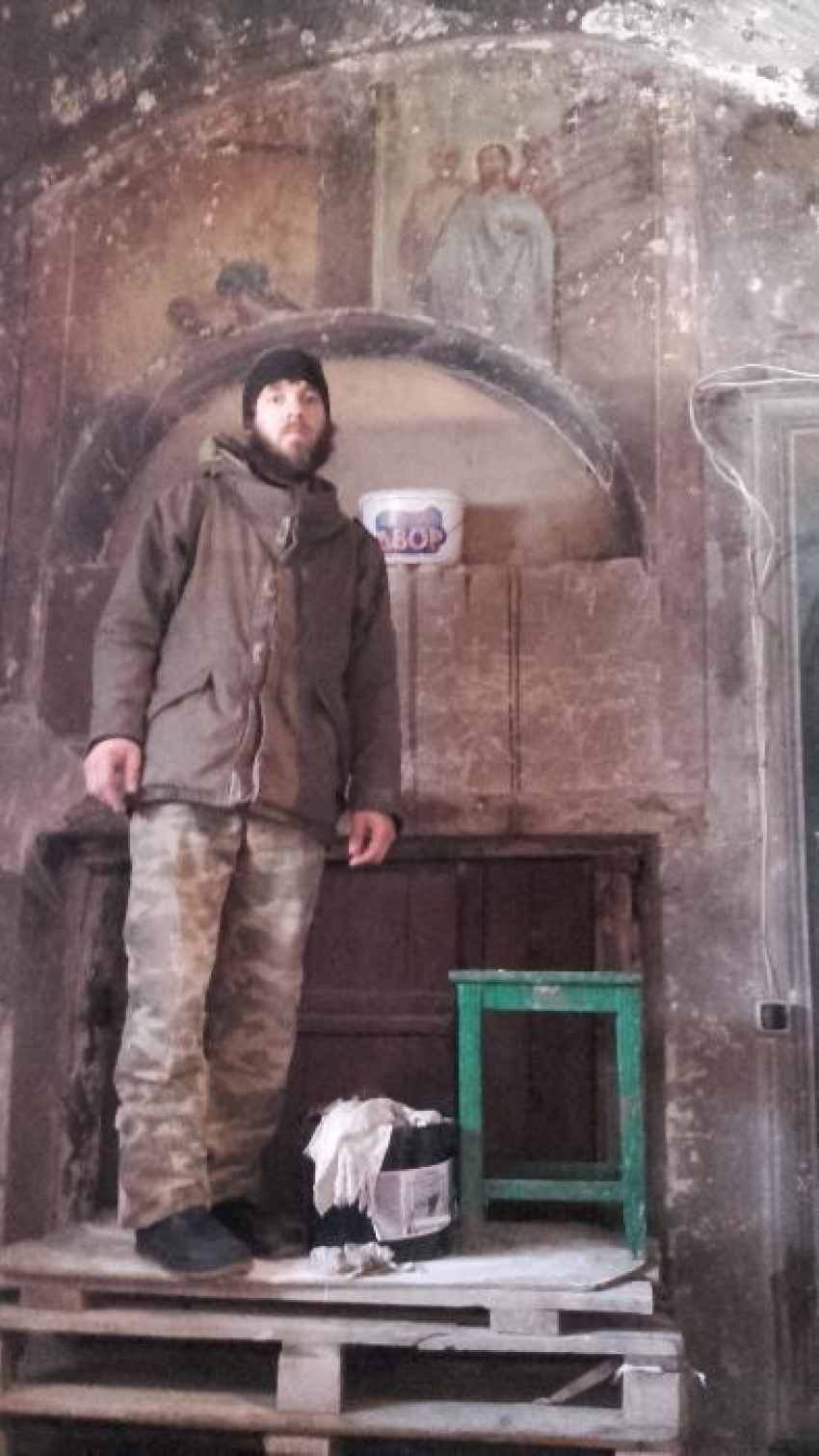 Художник из Борисоглебска восстанавливает старинную роспись в Успенском храме г. Калача