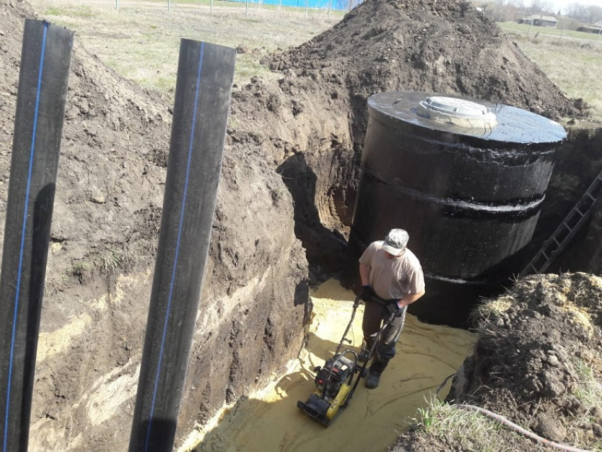 В селе Есипово Терновского района продолжаются работы по строительству станции водоочистки