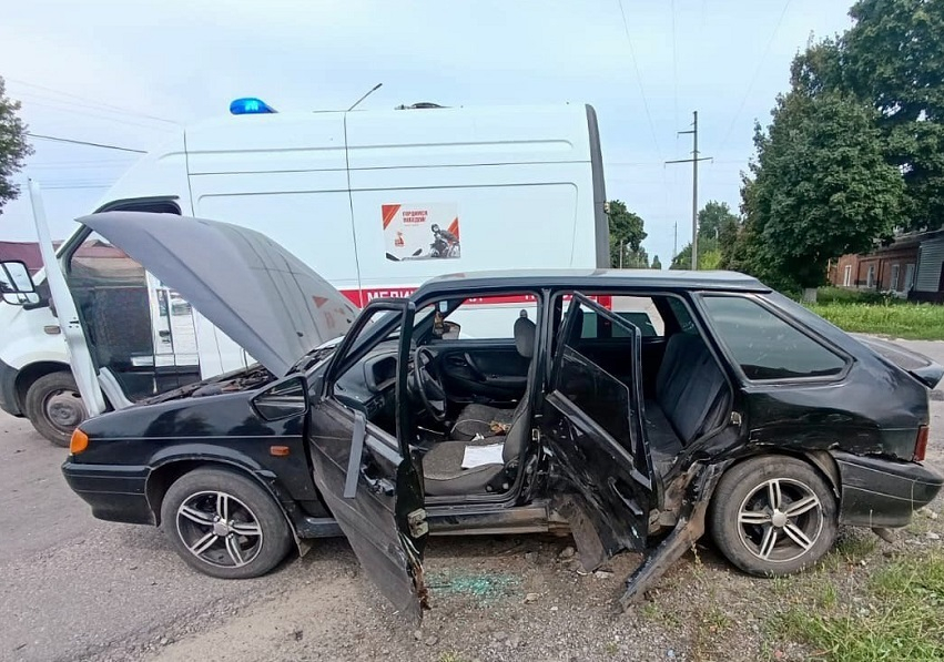 Два ребенка и молодая женщина пострадали в результате ДТП в Борисоглебске